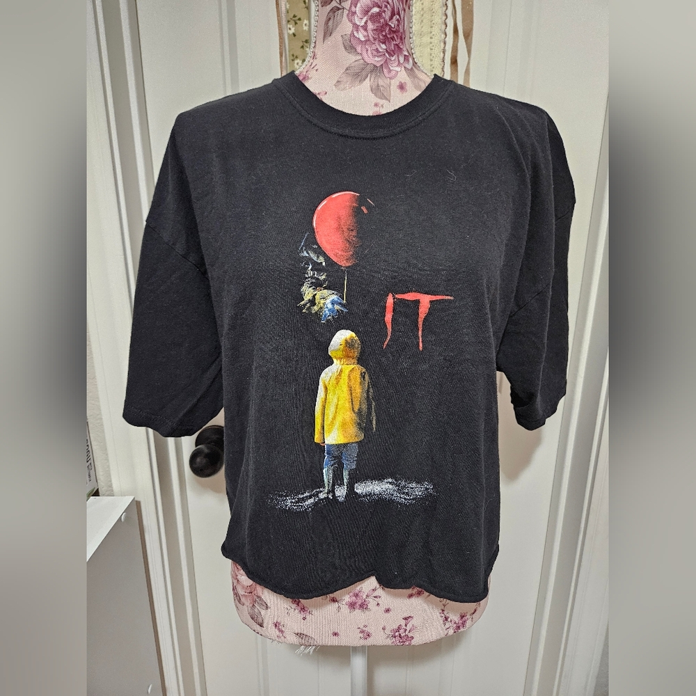 Grphic Tee Bundle - Picture 9 of 12
